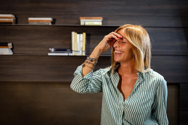 ragazza-con-pelle-sensibile-pearlage-cosmetic